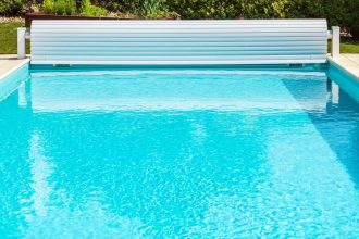Abri de piscine sur mesure adapté à tous les espaces